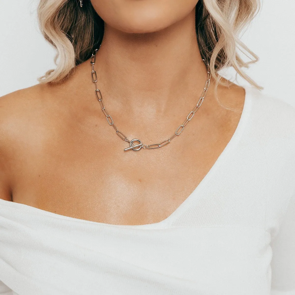 Alessia Paperclip Toggle Necklace (Silver)