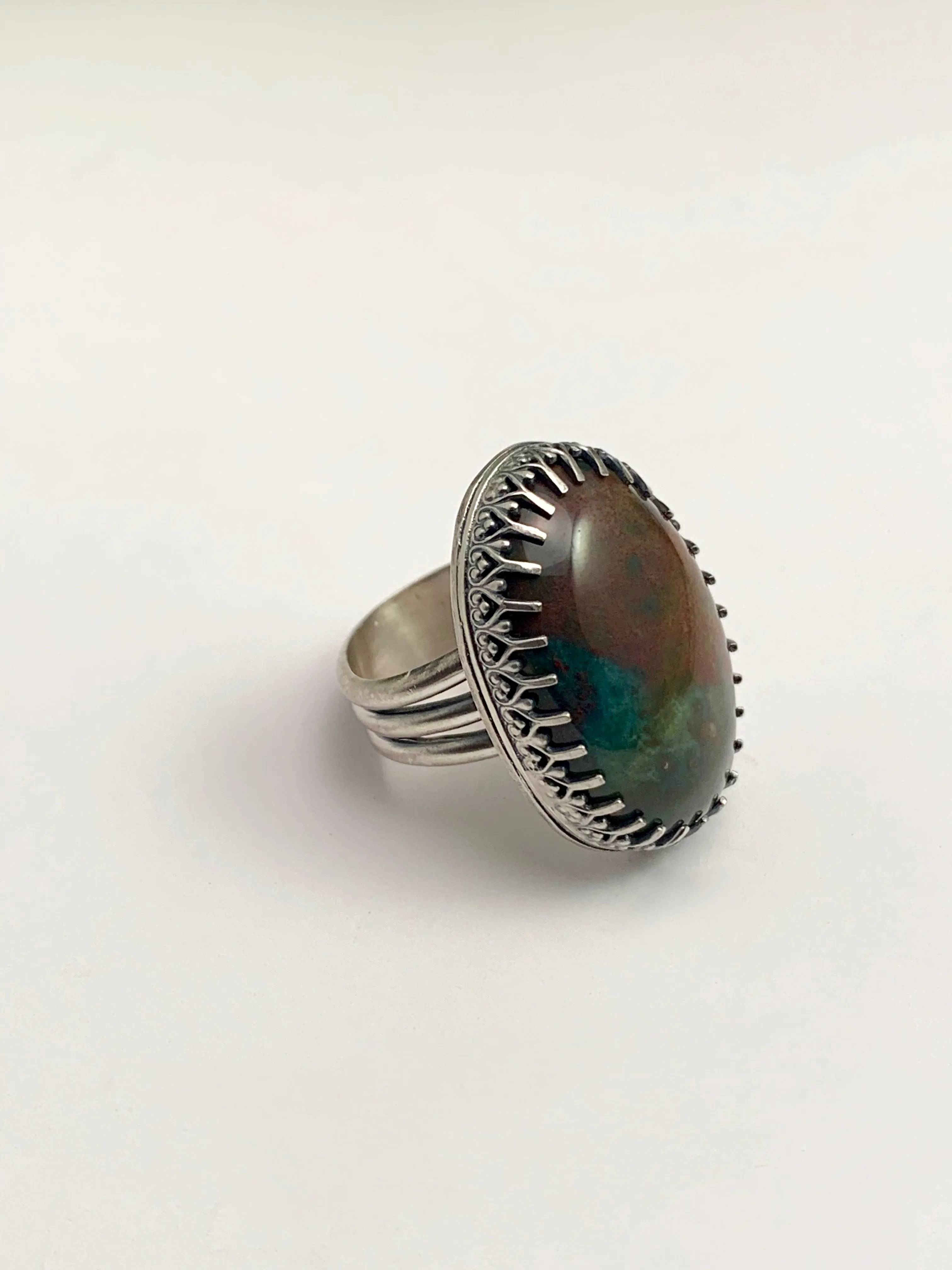 Bloodstone with Triple-Split Shank