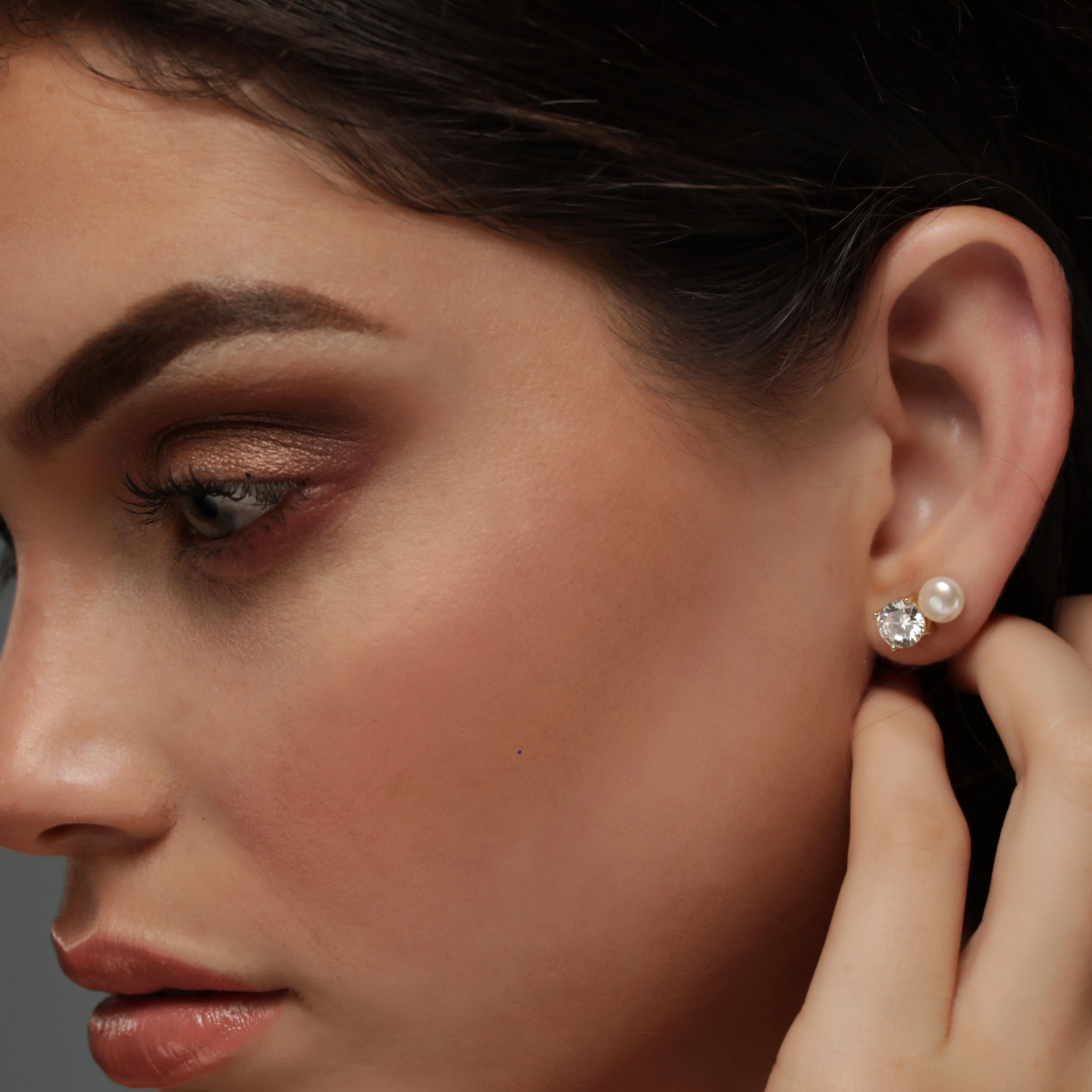 CZ Prong Setting Studs 6.5mm - Gold or Silver