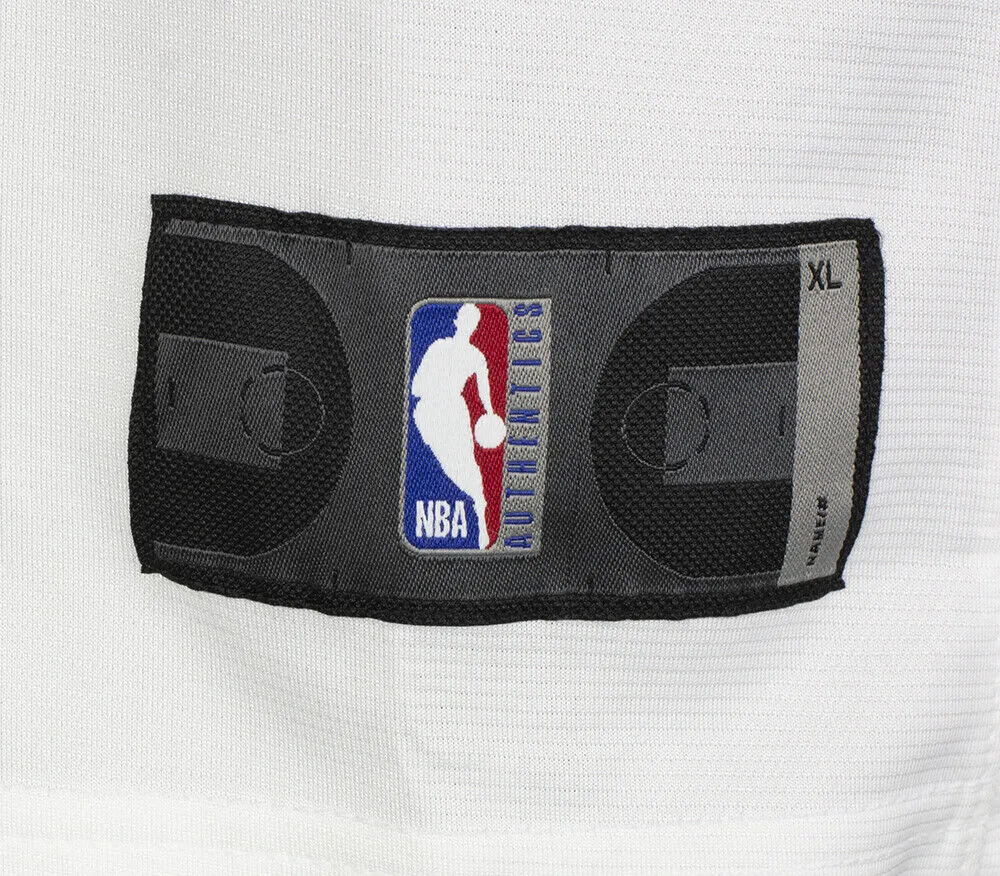 DeMar DeRozan Signed Chicago Bulls White Fanatics Basketball Jersey BAS