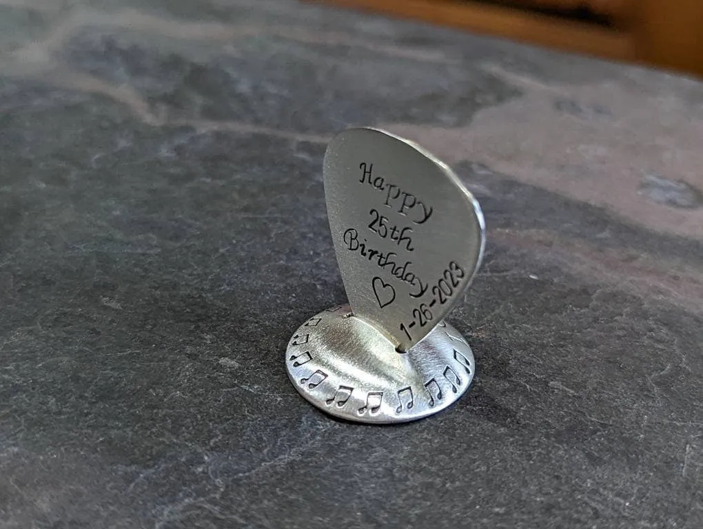 Guitar pick with stand in Sterling Silver