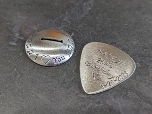 Guitar pick with stand in Sterling Silver
