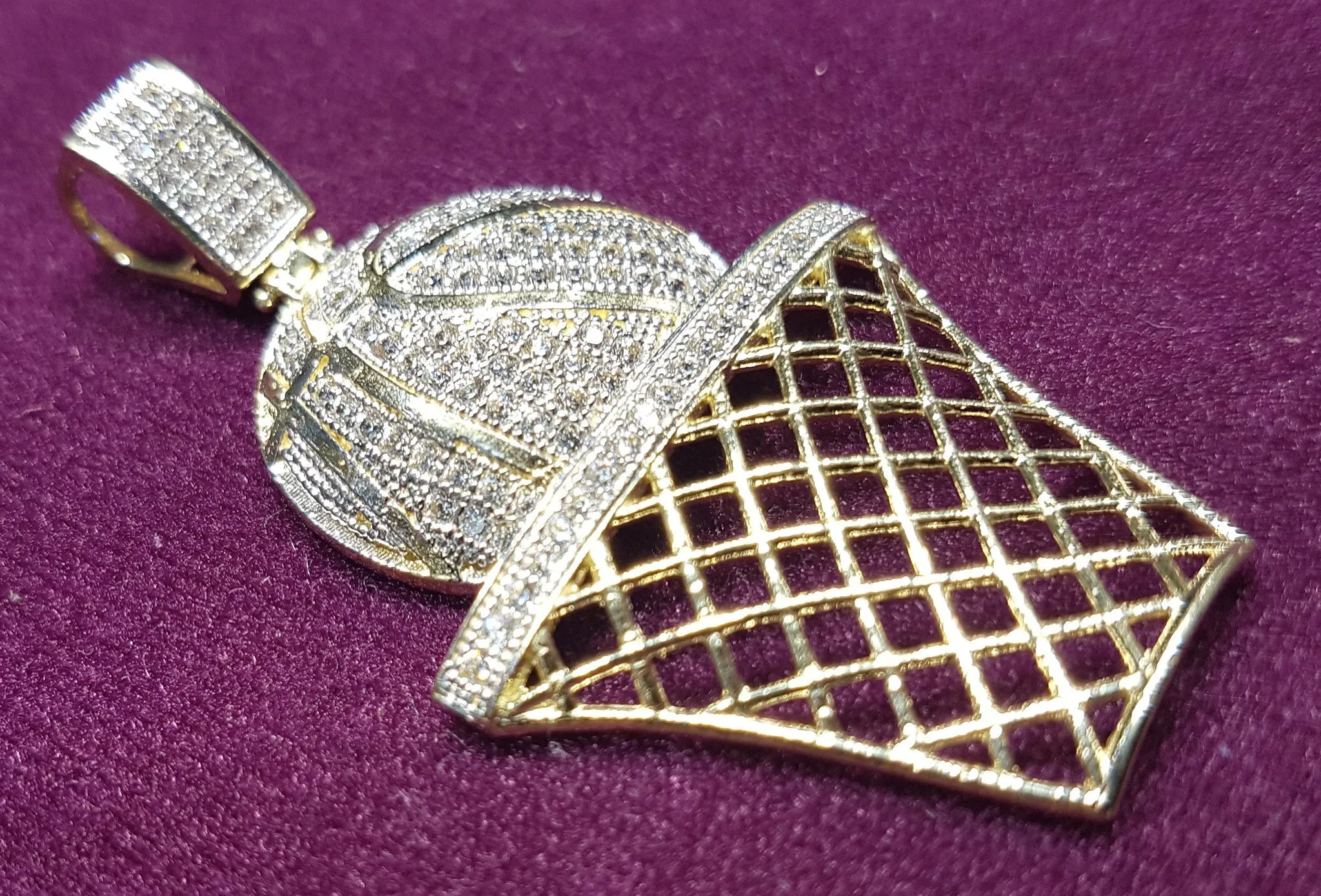 Iced-Out Basketball & Hoop Pendant (10K)