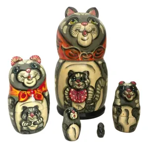 Mama Cat with Kittens Nesting Dolls
