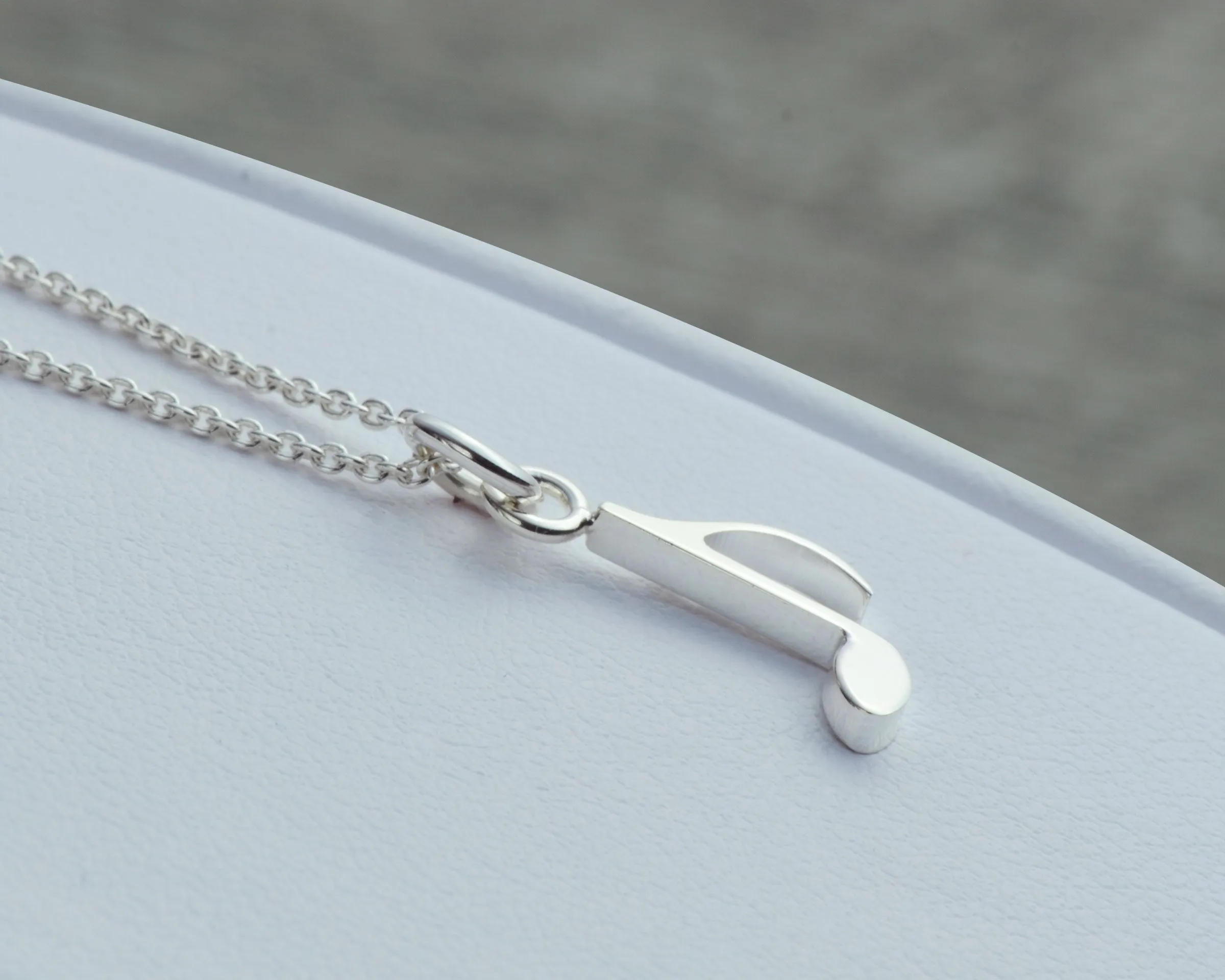 MUSIC NECKLACE
