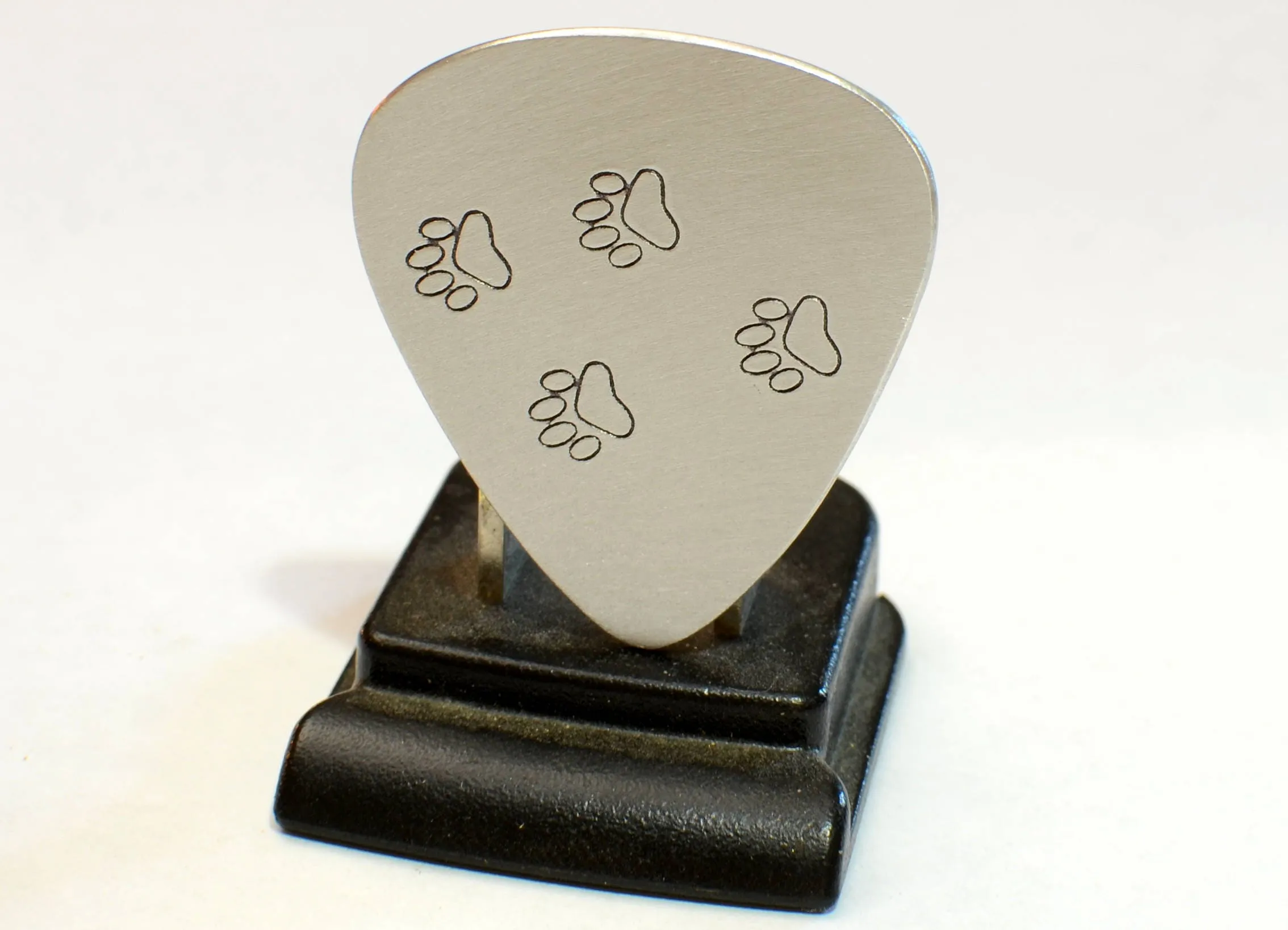 Paw Aluminum Guitar Pick to Awaken your Wild Side