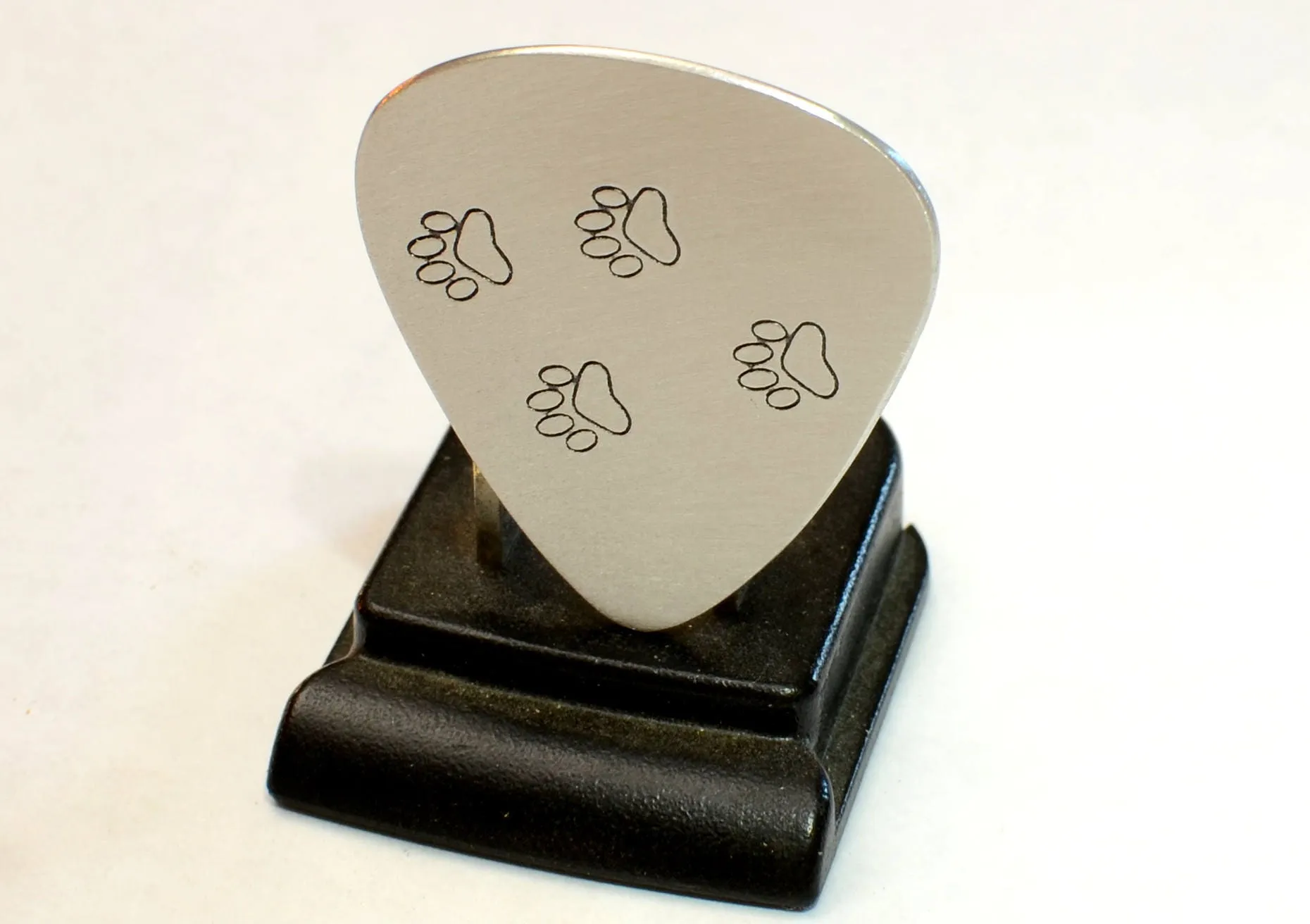 Paw Aluminum Guitar Pick to Awaken your Wild Side