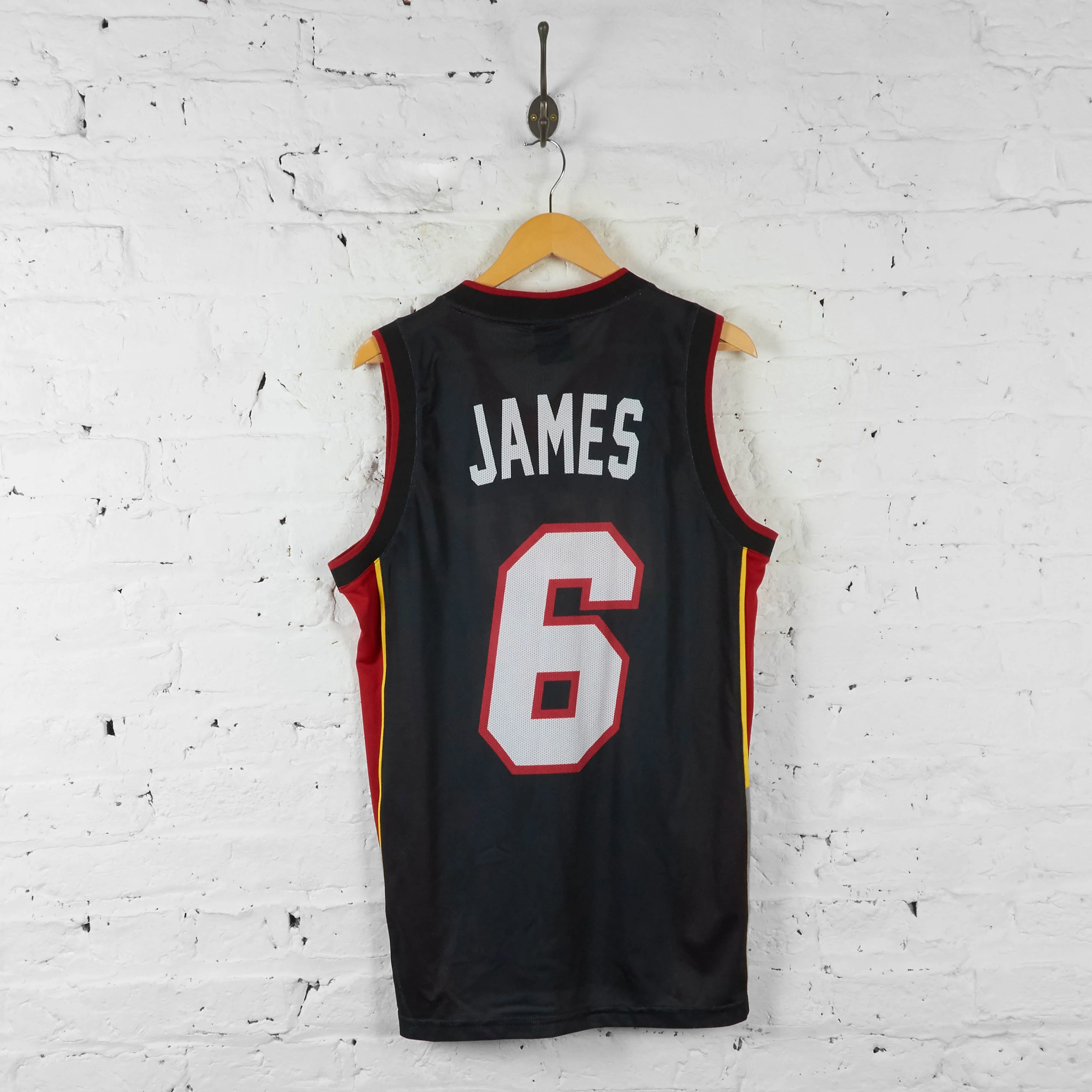 Vintage NBA Miami Heat James Jersey - Black/Red - XL